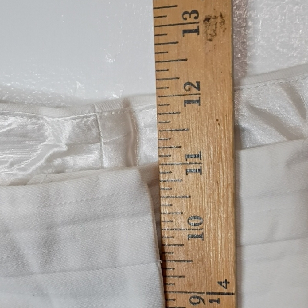 Maurices Off-White Women's Capris - Picture 5 of 10